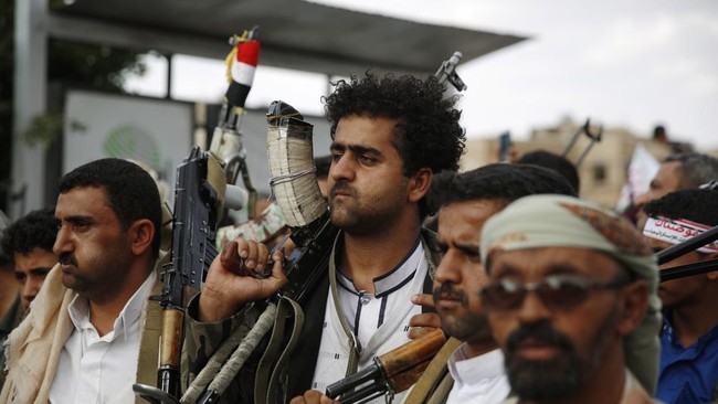 Milisi Houthi menjadi sorotan usai Amerika Serikat dan Inggris menggempur kelompok itu di Yaman pada Jumat (12/1) dini hari waktu setempat.