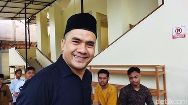 img-title Saipul Jamil Bongkar Eks Pacar Dewi Perssik Penyuka Sesama Jenis, Inisial AR