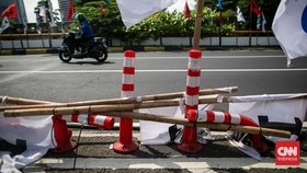Hari Pertama Masa Tenang, Sampah Baliho Capres Menumpuk di Jalan DKI