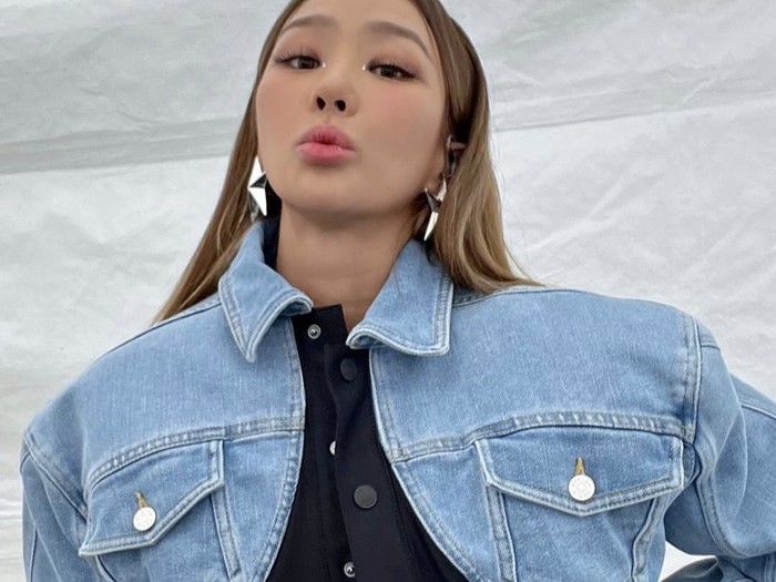 Tidak hanya itu, Hyolyn juga memiliki kemampuan dance yang baik. Tubuhnya sangat lentur dan dapat menari dengan enerjik meskipun menggunakan heels yang cukup tinggi./ foto: instagram.com/xhyolynx