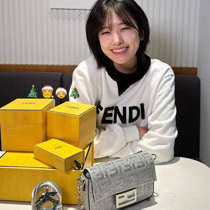 <p>Yujin anggota IVE memiliki gaya rambut bob pendek dengan sentuhan wolf cut yang sangat tipis dengan membiarkan warna hitam legamnya, membuat tampilannya jadi sedikit maskulin. (Foto: Instagram @_yujin_an)</p>