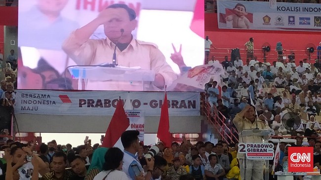 Prabowo Subianto sempat bertanya kepada relawan dan warga yang hadir saat kampanye apakah Bobby Nasution pantas pimpin Sumatera Utara.