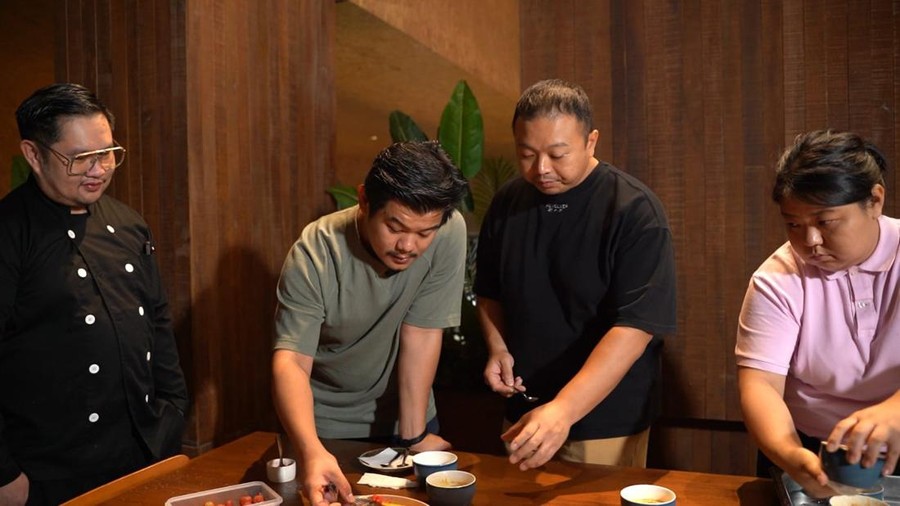 Codeblu akan beradu menu Creme Brulee dengan Chef Don Chino