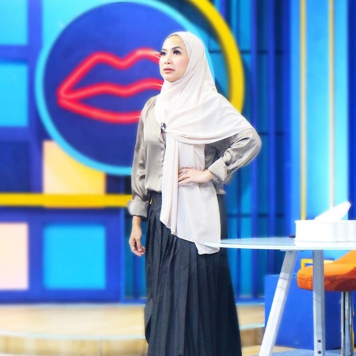 <p>Merasa terjebak dalam kebiasaan buruk yang telah merusak metabolisme tubuhnya itu, Feni akhirnya meminta bantuan dokter ahli gizi untuk menjalani program diet sehat. (Foto: Instagram@fenirose)</p>