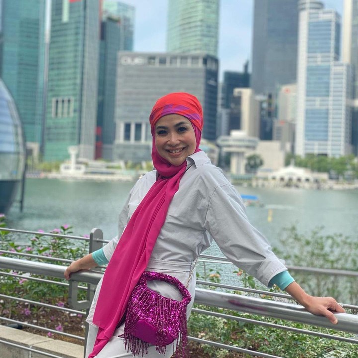 <p>Setelah konsultasi, ia pun mendapat arahan untuk mengatur pola makan dan waktu tidur yang tepat. "Makan tengah malam, begadang nonton, itu merusak metabolisme. Yang perlu diperbaiki pola tidur, sebelum jam 12 itu udah tidur mati lampu, makan sehat," ujar Feni, dikutip dari YouTube<em> insertlive,</em> Sabtu (13/1/2024). (Foto: Instagram@fenirose)</p>