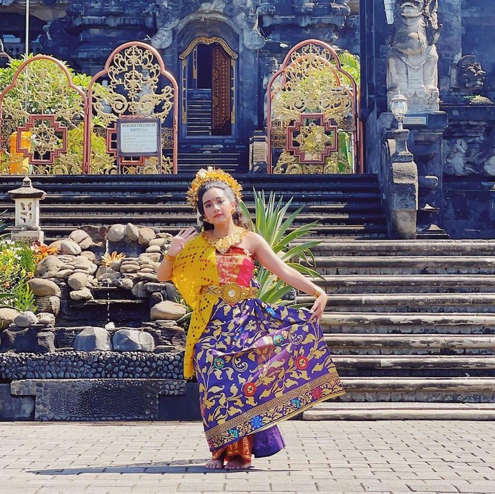 <p>Sebagai ibunda, Sheila kerap mengunggah potret dan video sang putri di Instagram pribadi. Leticia dikenal sebagai salah satu anak artis yang mewarisi kemampuan dari orang tuanya. Ia diketahui memiliki bakat dalam bernyanyi dan menari. (Foto: Instagram@itssheilamj)</p>