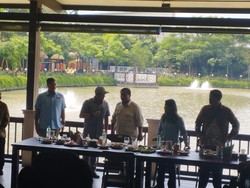 Prabowo Makan Siang Bareng Nelayan-Pengemudi Bentor di Medan