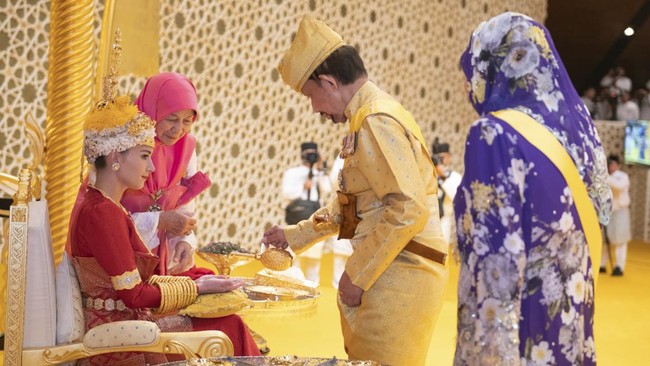 Selain Jokowi, Keluarga kerajaan dari Yordania, Arab Saudi, Uni Emirat Arab (UEA) dan Bhutan turut diundang dalam resepsi pernikahan Pangeran Brunei Mateen.