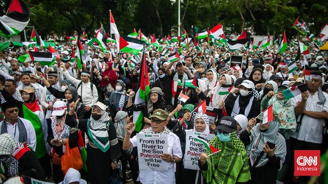 Ratusan orang berdemonstrasi di depan Kedubes AS menyerukan gencatan senjata dan agar AS berhenti membela Israel.