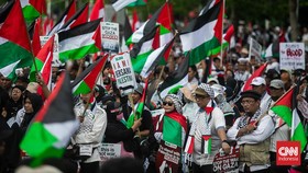 FOTO: Ratusan Orang Demo Bela Palestina di Kedubes AS