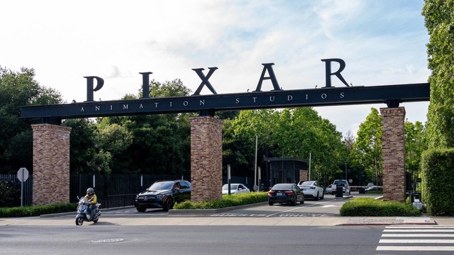 Pixar Animation Studios milik Walt Disney (DIS.N) dikabarkan bakal memutus hubungan kerja (PHK) 300 karyawan.
