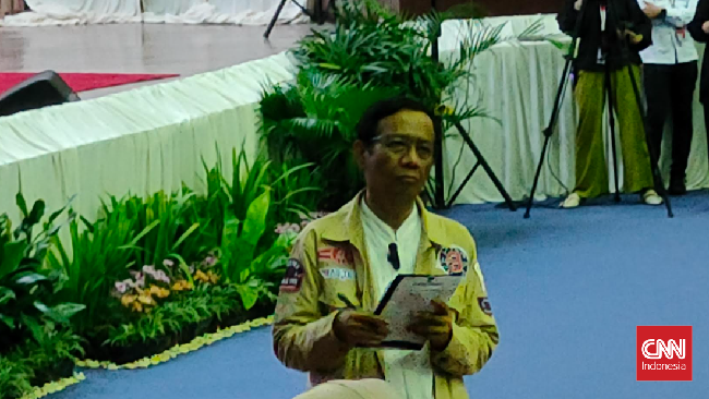 Mahfud MD mengatakan keputusan Khofifah Indar Parawansa untuk mendukung Prabowo-Gibran adalah bagian dari demokrasi.
