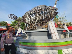 Knalpot Brong Sitaan Polresta Pati Jadi Tugu Bandeng, Begini Penampakannya