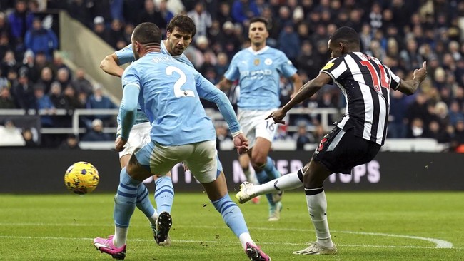 Manchester City menang dramatis atas Newcastle pada pertandingan lanjutan Liga Inggris 2023/2024 di Stadion St James Park, Minggu (14/1) dini hari WIB.