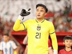 Ini 4 Momen Tepisan Penalti Ernando Ari Saat Berseragam Garuda