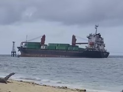 Kapal Kargo Tabrak Karang-Kandas di Perairan Pulau Samalona Makassar