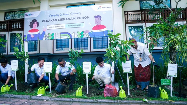 Pertamina kembali menghadirkan program Sekolah Energi Berdikari ke SMAN 8 Denpasar, Bali, untuk mengajak generasi muda Bali peduli lingkungan.