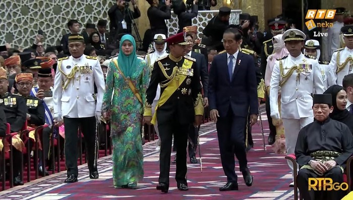 Presiden Joko Widodo (Jokowi) menghadiri acara resepsi pernikahan putra Sultan Brunei Darussalam Hassanal Bolkiah, Pangeran Abdul Mateen dengan Anisha Rosnah atau Anisha Isa-Kabelic. (Tangkapan layar YouTube RTB News. Presiden Joko Widodo (Jokowi) menghadiri acara resepsi pernikahan putra Sultan Brunei Darussalam Hassanal Bolkiah, Pangeran Abdul Mateen dengan Anisha Rosnah atau Anisha Isa-Kabelic. (Tangkapan layar YouTube RTB News.