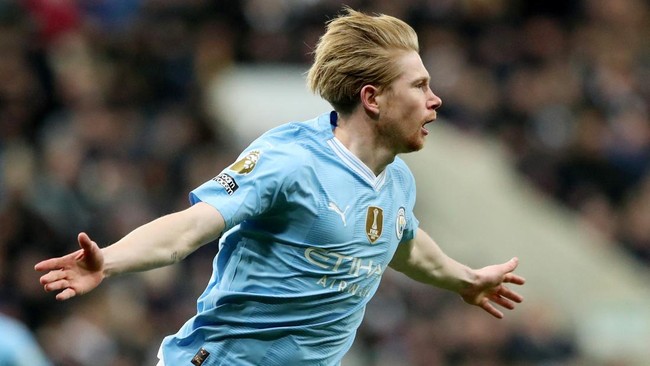 Klasemen Liga Inggris usai Manchester City menang dramatis atas Newcastle pada Minggu (14/1) dini hari WIB.
