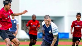 Momen Radja Nainggolan Murka Saat Bhayangkara vs Timnas U-20