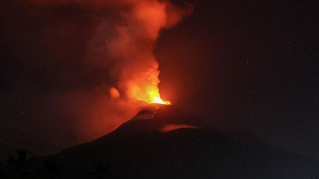 5 Awan Panas Gunung Lewotobi Kemarin, Rekomendasi Jarak Aman Diperluas