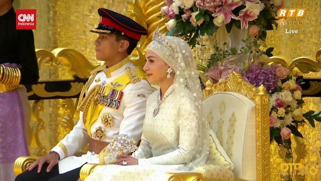 Pangeran Abdul Mateen resmi menikah dengan pujaan hatinya Anisha Rosnah. Berikut deret penampilan anggun Anisha Rosnah dari Khatam Qur'an hingga resepsi.