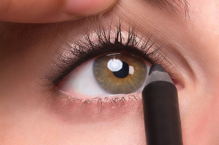 Model Eyeliner yang Sesuai dengan Bentuk Mata Kamu