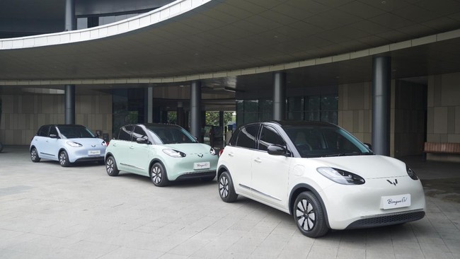 Harga Binguo EV turun Rp30 jutaan usai mendapatkan subsidi mobil listrik, Wuling juga mengumumkan ada varian baru yang jadi termurah. 