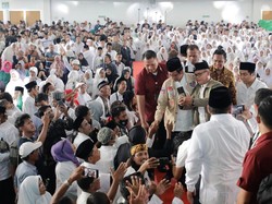 Mahfud Md Didampingi Yenny Wahid Terima Dukungan Puluhan Relawan Jatim