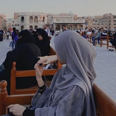 Susul Suami ke Qatar, 7 Potret Adiba Khanza Jalan-jalan Tanpa Egy Maulana Disorot