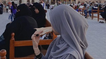 Susul Suami ke Qatar, 7 Potret Adiba Khanza Jalan-jalan Tanpa Egy Maulana Disorot