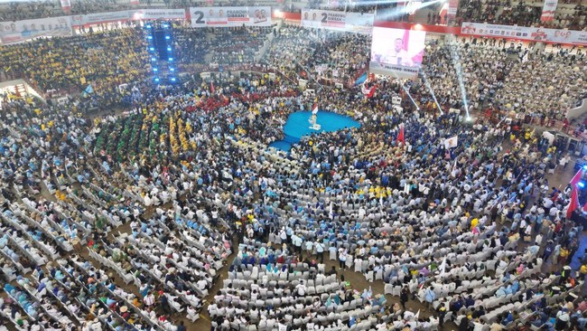 Saat menghadiri acara konsolidasi bersama KIM, relawan, dan masyarakat di Medan, Prabowo Subianto menyebut jangan membalas kebaikan dengan pengkhianatan.