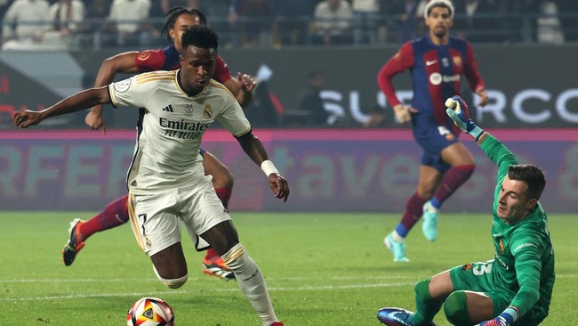 Real Madrid unggul 3-1 atas Barcelona pada babak pertama final Piala Super Spanyol 2023/2024 di Stadion Al Awwal Park, Senin (15/1) dini hari WIB.