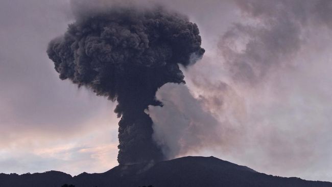 Bandara Minangkabau Ditutup Efek Erupsi Gunung Marapi, Sampai Kapan?