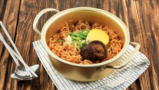 Produknya Hebohkan Dunia, Ini Dia Sosok Ratu Mie Instan Asal Korea Selatan
