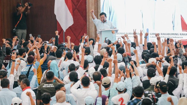 Dalam upaya mempersiapkan generasi penerus bangsa yang berkualitas, Prabowo-Gibran menyediakan program makan siang dan susu gratis yang juga menyasar ibu hamil.