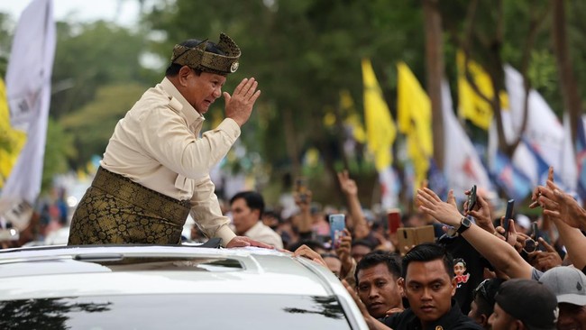 Prabowo Subianto mendorong rakyat sebagai pemegang kekuasaan tertinggi dalam sistem demokrasi untuk menggunakan suara pada 14 Februari mendatang.