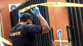 Puslabfor Polri terlibat dalam penyelidikan kematian Sutrimo. Polisi olah TKP dan kumpulkan bukti untuk memastikan penyebab kematian yang diduga tidak wajar.