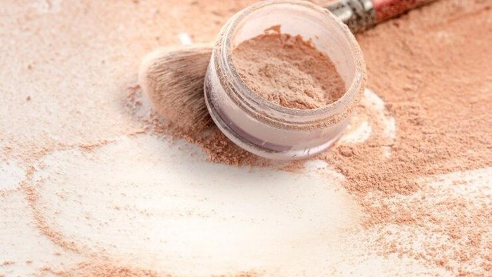 Rekomendasi Loose Powder untuk Oily Skin yang Tahan Lama di Wajah