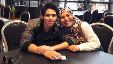 img-title Terpopuler: Maxime Ditemani Luna Maya Saat Ibu Meninggal hingga Gaji ART Inul