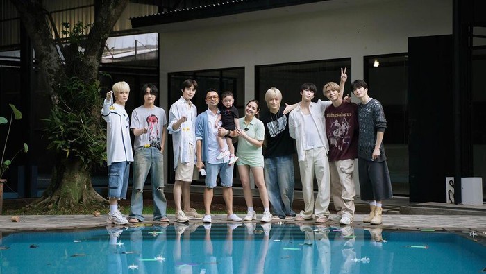 Momen NCT 127 berkunjung ke rumah Raffi Ahmad dan Nagita Slavina