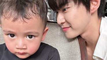 Foto Bareng, Rayyanza Cipung Ngaku Mirip Doyoung NCT Bikin Netizen Gemas