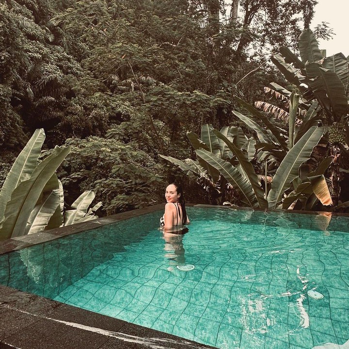 <p>Pamela tampak glowing di kehamilan pertamanya ini. Banyak netizen yang memuji kecantikannya saat liburan di Bali. "Bumil tambah cantik," tulis salah satu penggemarnya di kolom komentar Instagram. (Foto: Instagram: @pammybowie)</p>