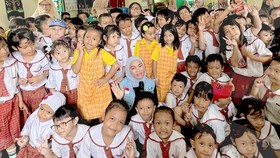 Zita Anjani Bagi-Bagi Susu di PAUD, Dorong Perbaikan Gizi Anak Jakarta