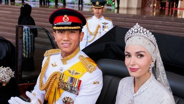 BAGIKAN POTRET BERSAMA ISTRI