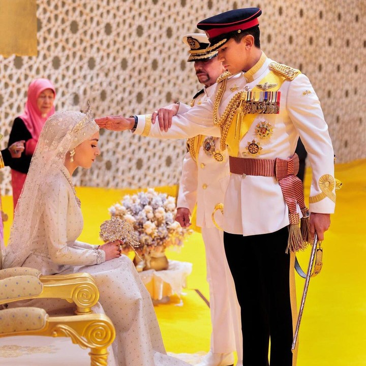 <p>Nama Pangeran Mateen dan Anisha Isa masih menjadi sorotan netizen, Bunda. Keduanya baru saja melangsungkan pernikahan pada 11 Januari 2024. (Foto: Instagram: @tmski)</p>