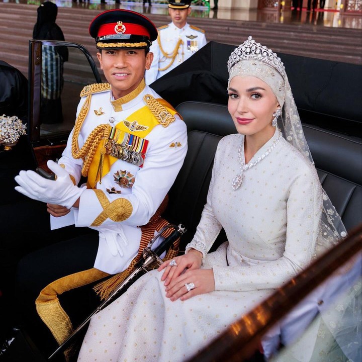 <p>Seperti diketahui, Anisha Isa sendiri merupakan cucu dari salah satu penasihat sultan, Penin Dato Awang Isa Awang Ibrahim. Tak hanya itu, Kakak Anisha juga merupakan teman dekat dari Pangeran Mateen. (Foto: Instagram: @tmski)</p>