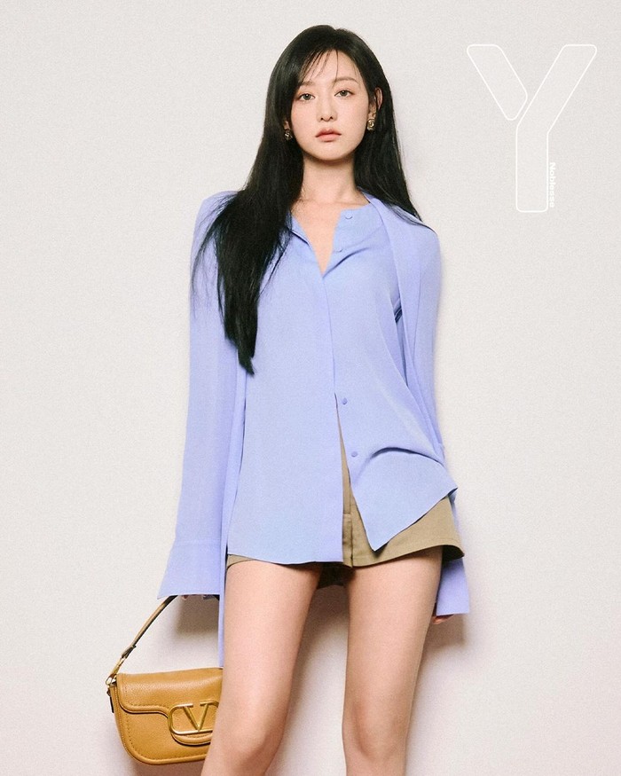 Peran baru Kim Ji Won sebagai Hong Hae In dikisahkan merupakan seorang dengan kepribadian arogan yang memiliki berbagai masalah hidup sejak pernikahannya dengan tokoh yang didalami oleh Kim Soo Hyun./ Foto: instagram.com/ymagazine_official