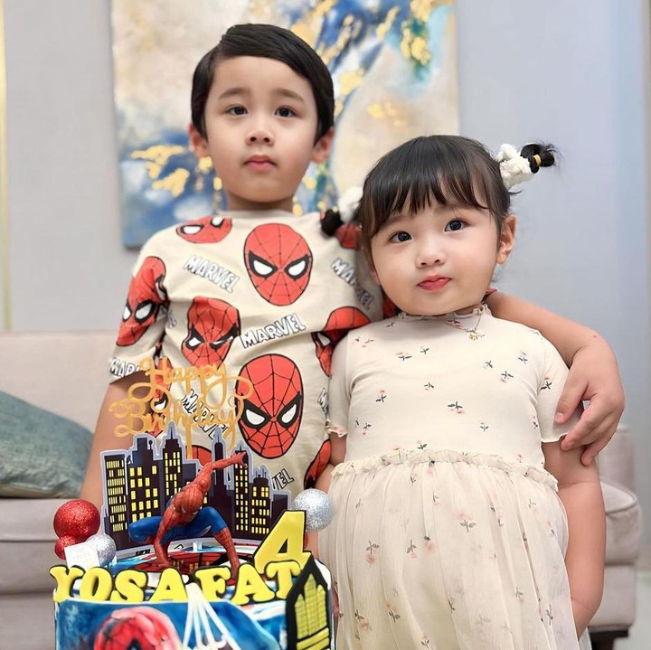 <p>"Selamat Ulang Tahun Koko Yosafat Abimanyu Purnama ke-4 yang lagi suka Spider-Man. Semoga koko tumbuh menjadi anak yang takut akan Tuhan Yesus, tetap sehat, panjang umur, bahagia, selalu ada sukacita dan damai sejahtera di dalam hidupnya. Tuhan Yesus Memberkati dan melindungi Koko Yosafat.<em> We Love You</em>!" tulis Ahok dan Puput melengkapi momen tersebut. (Foto: Instagram: @btpnd)</p>