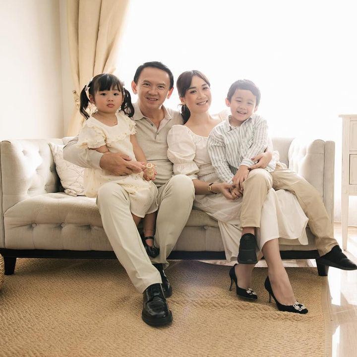 <p>Setelah menikah dengan Puput Nastiti Devi pada tahun 2019, Ahok dikaruniai dua orang anak, Bunda. Mereka adalah Yosafat Abimanyu Purnama dan Sarah Eliana Purnama. (Foto: Instagram: @btpnd)</p>